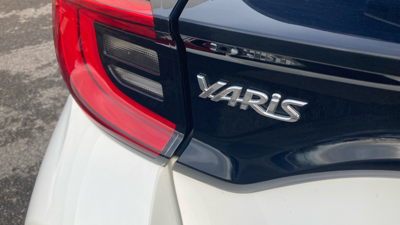 Toyota Yaris 1.5 Hybrid Design 5dr CVT Hybrid Hatchback